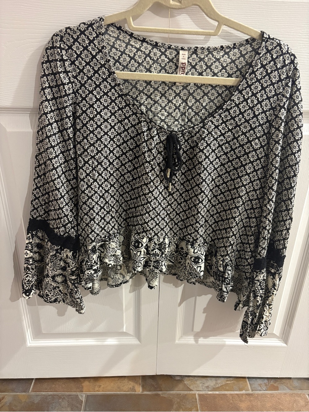 Mudd Black and White V-Neck Boho Tie-Front Sweater